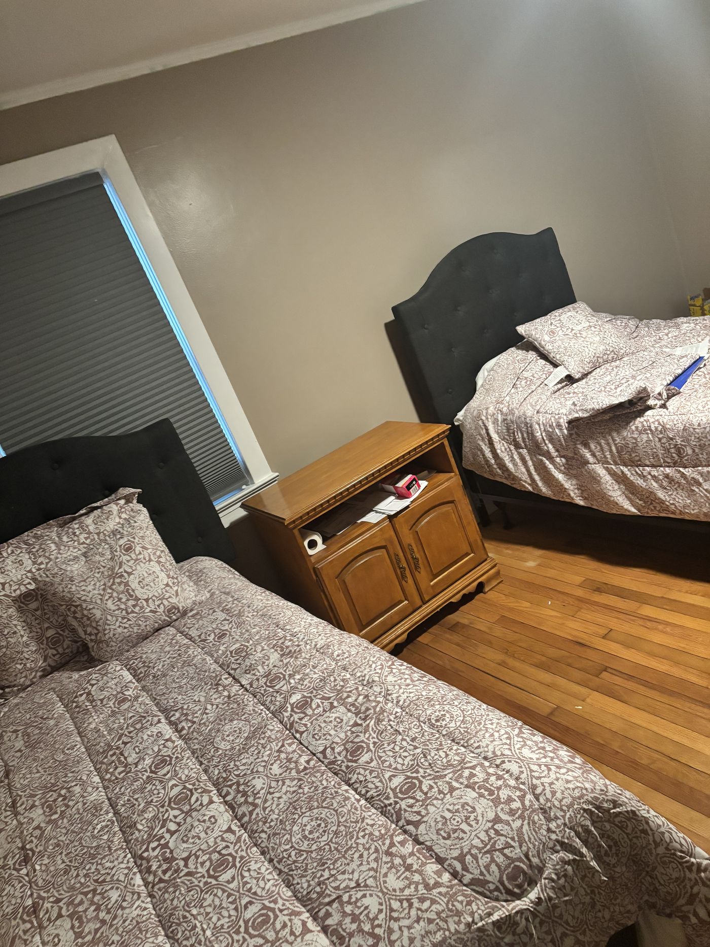Twin bedroom at House of Unity
